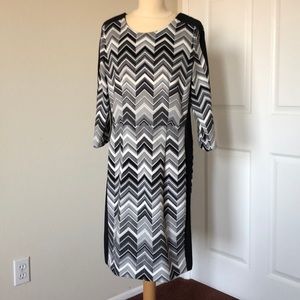 COPY - Vince Camuto Black/White/Gray Chevron Dress Size L